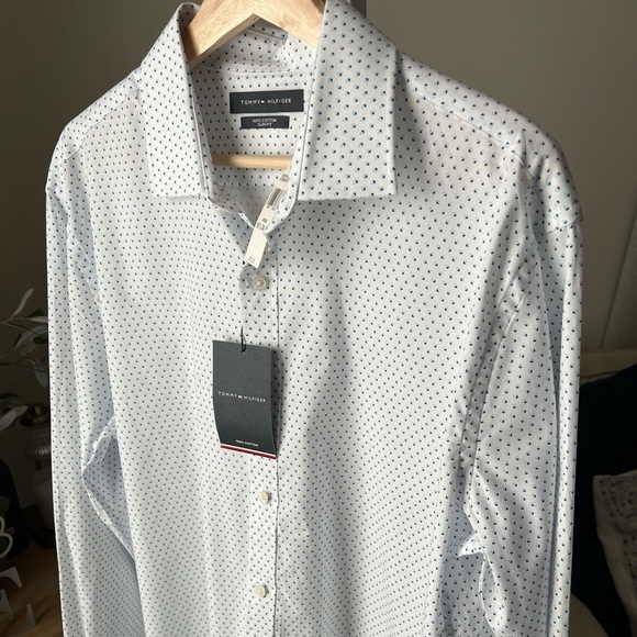 Tommy Hilfiger Men’s Aruba White W/Blue Design L/S Button Up 16.5, 34/35 NWT $75 - Picture 1 of 14